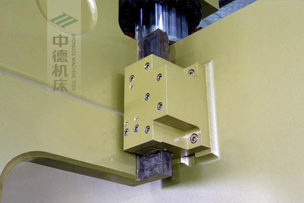 ZDP-16060加厚型滑塊導(dǎo)軌,強(qiáng)有力的保持滑塊間隙,有效減少工作時(shí)的抖動(dòng).jpg ZDP-16060加厚型滑塊導(dǎo)軌,強(qiáng)有力的保持滑塊間隙,有效減少工作時(shí)的抖動(dòng).jpg