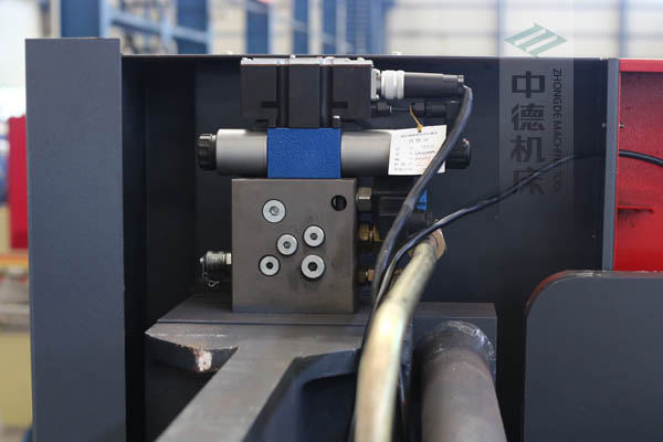 ZDPE10025采用進口液壓系統,穩定無故障,耐高溫高壓,持久工作精度高.jpg ZDPE10025采用進口液壓系統,穩定無故障,耐高溫高壓,持久工作精度高.jpg